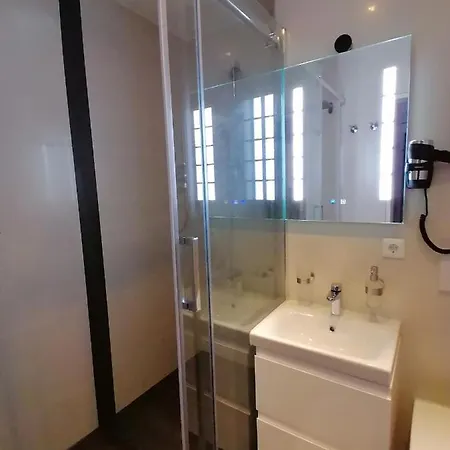Am Mit Balkon & Pool Apartment