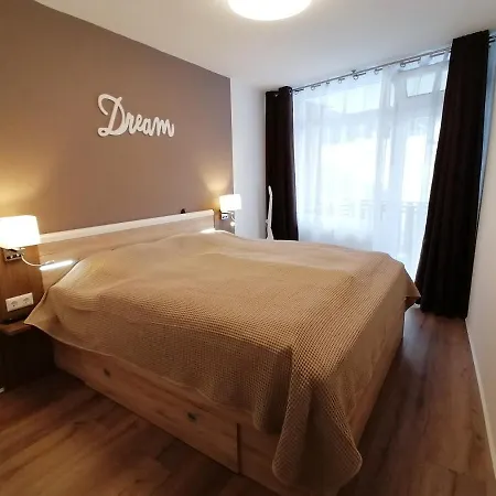 Am Mit Balkon & Pool Apartment