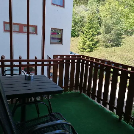 Am Mit Balkon & Pool Apartament